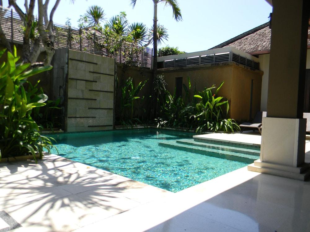 Ahimsa Beach Villa Jimbaran  Exterior photo